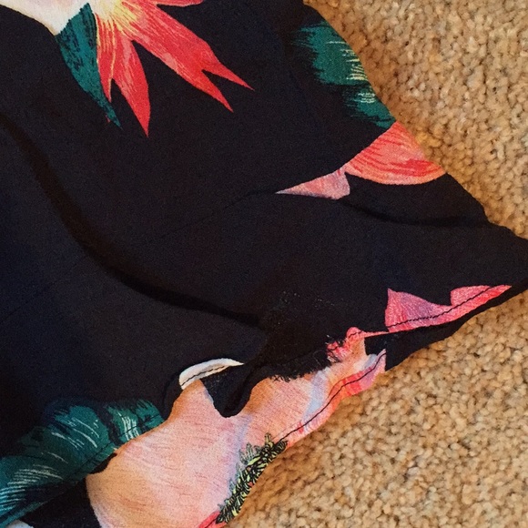 Zara XS floral high waisted ruffle hem shorts - Picture 4 of 5